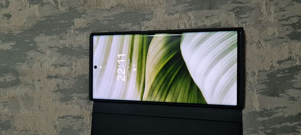 Samsung Galaxy S22 Ultra (Mint condition)