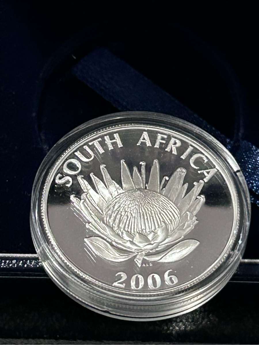 2006 DESMOND TUTU ONE RAND IN ORIGINAL BOX EARLY NUMBER 825 OF 4155 MINTED