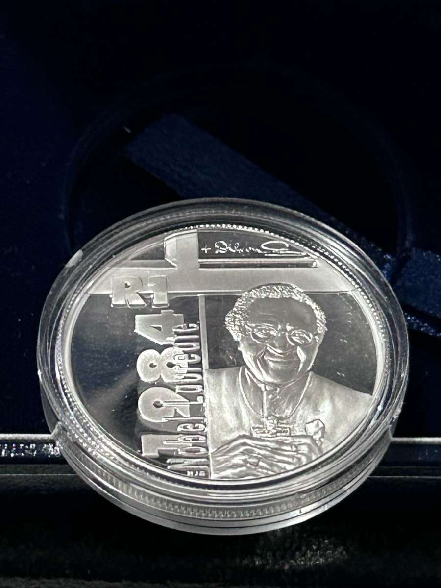 2006 DESMOND TUTU ONE RAND IN ORIGINAL BOX EARLY NUMBER 825 OF 4155 MINTED