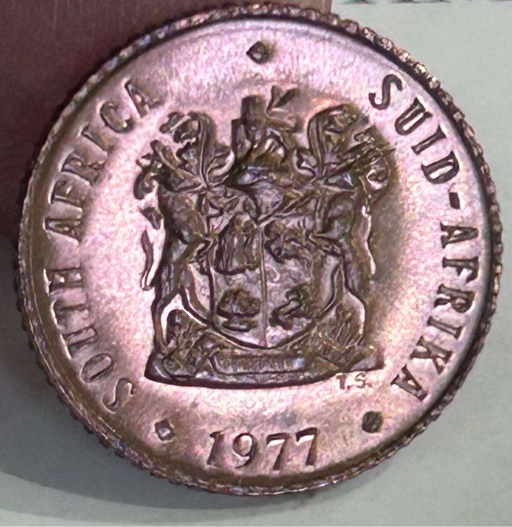 1977 UNCIRCULATED 1/2 cent SCARES BEAUTIFUL TONED UNC