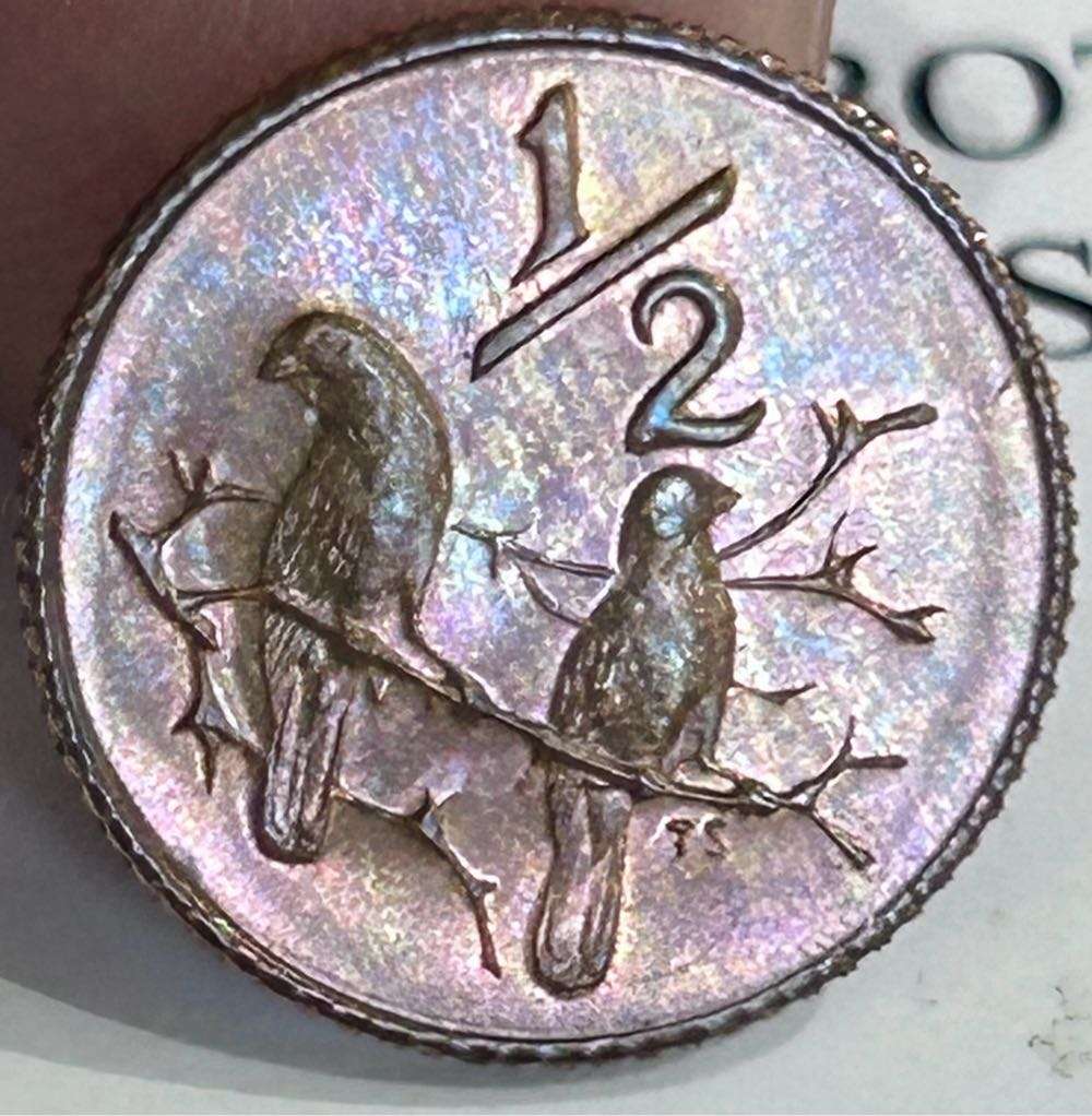 1977 UNCIRCULATED 1/2 cent SCARES BEAUTIFUL TONED UNC