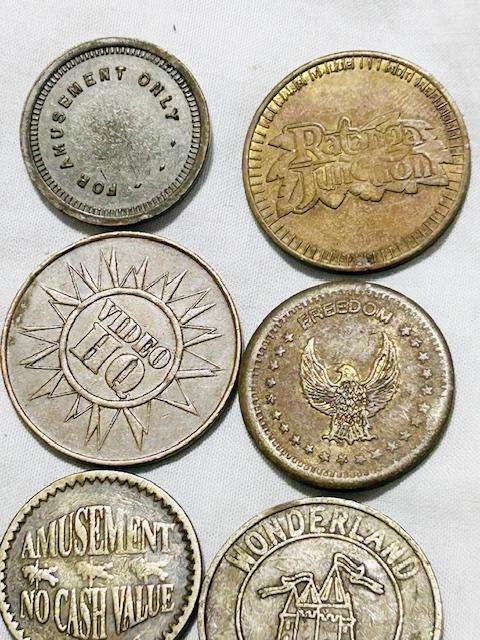 MACHINE TOKENS ALL OVER THE WORLD (12) TOKENS