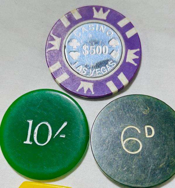 VINTAGE UK CASINO TOKENS AND ONE 500$ LAS VEGAS CASINO TOKEN (8 TOKENS IN TOTAL)