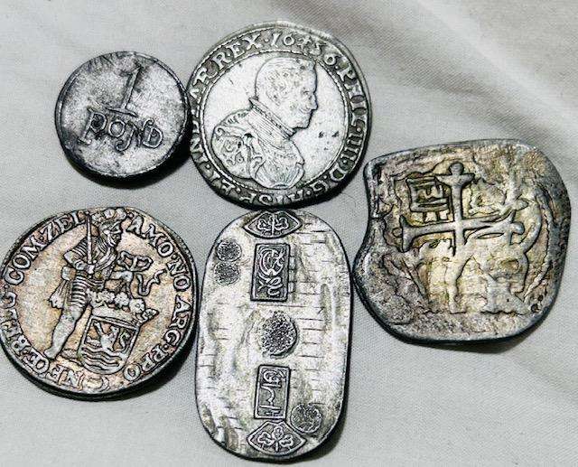 5 x BP Tokens some Scares AS ONE LOT realist non payment