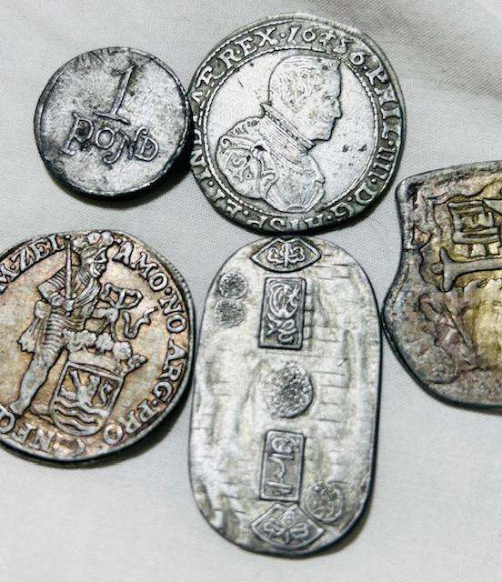 5 x BP Tokens some Scares AS ONE LOT realist non payment