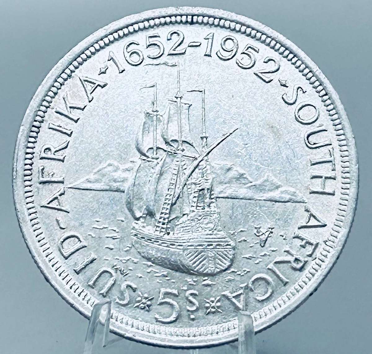 1952 , 5 Shilling 300 year Anniversary Silver Coin UNC