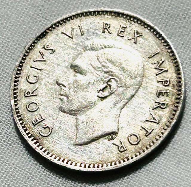 1947 SILVER THREE (3D) PENCE SOUTH AFRICA FULL DETAIL
