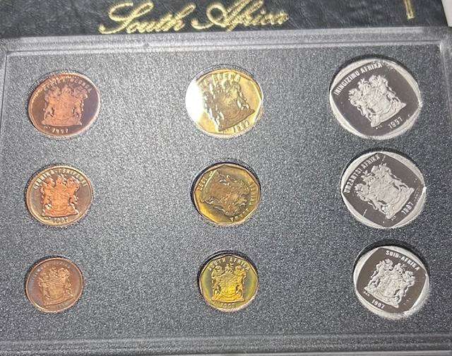1997 BRILLIANT PROOF SET IN ORIGINAL COIN BOX AS FROM MINT