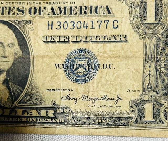 1935 A SERIES SCARES AND HIGHLY COLLECTABLE BLUE SEAL AMERICAN ONE DOLLAR