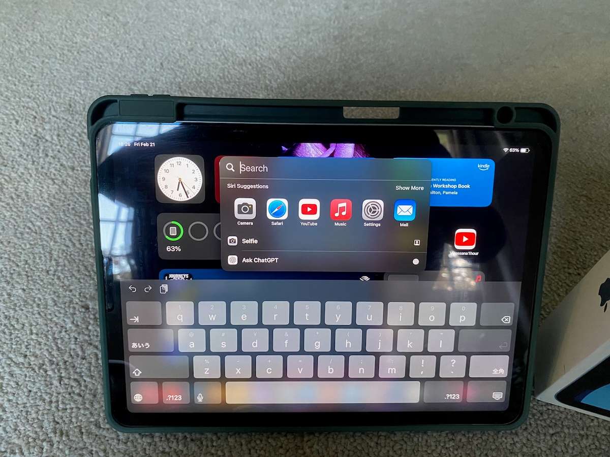 Like New iPad Air 4th Gen | 64GB | Free Folio Cover!