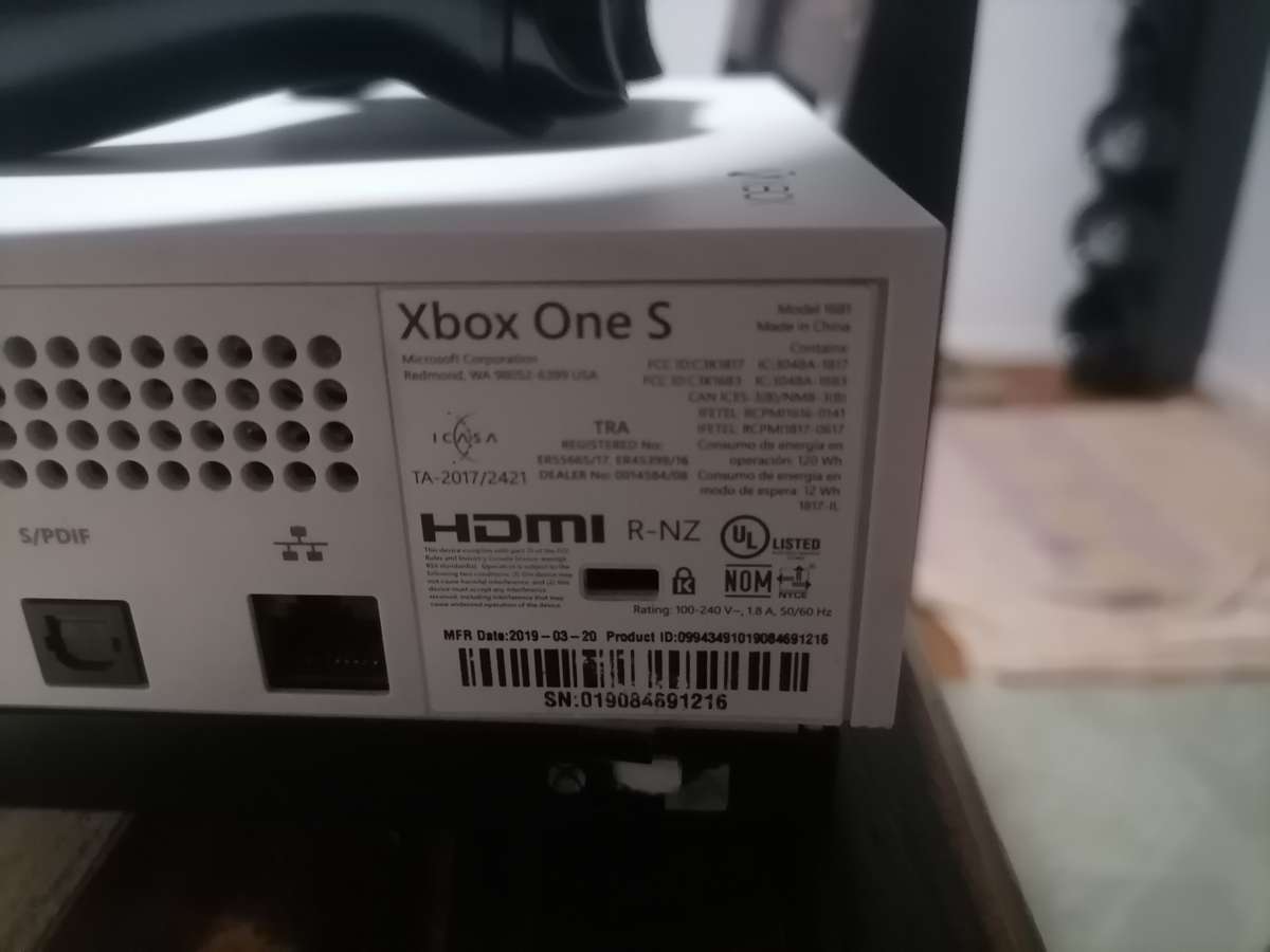 XBox 1 S with GTA5 and controller.