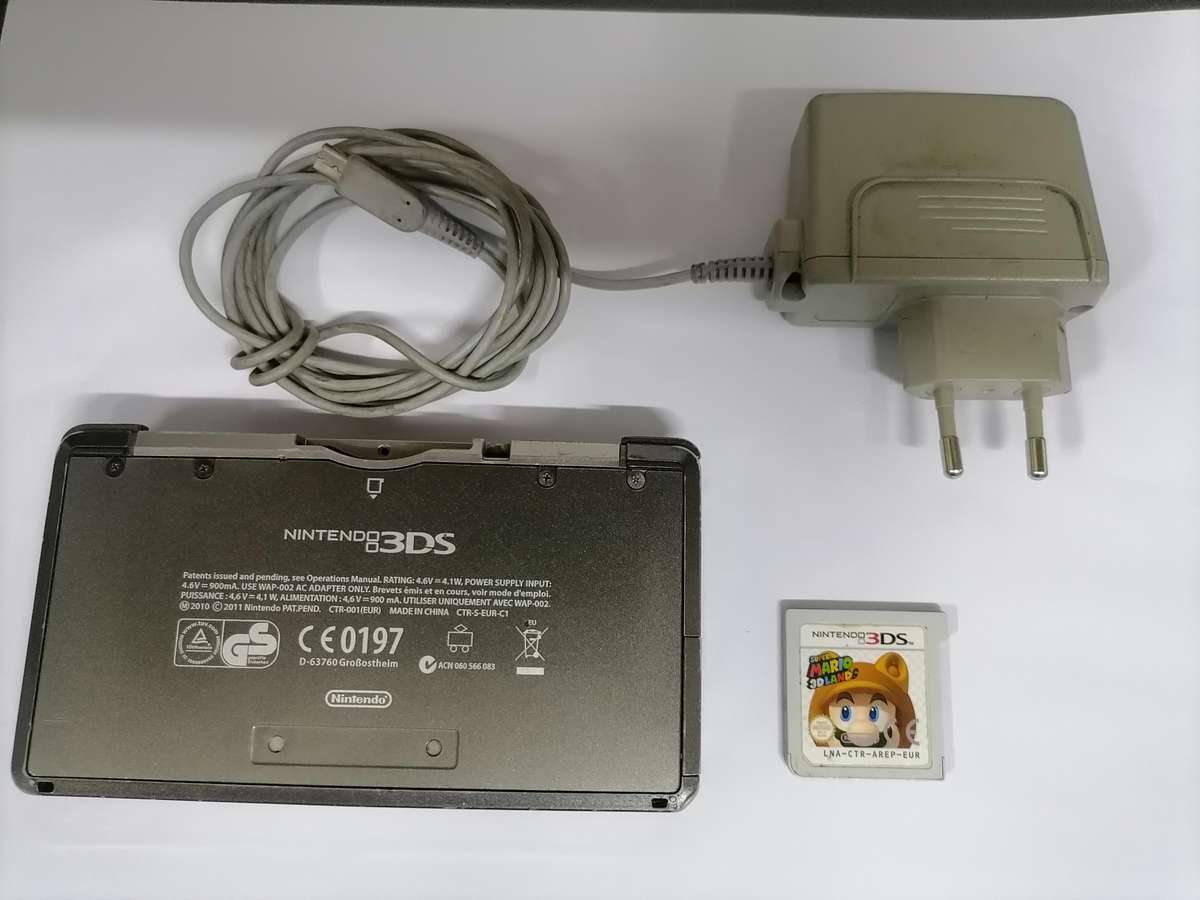 Nintendo 3DS 32GB on auction