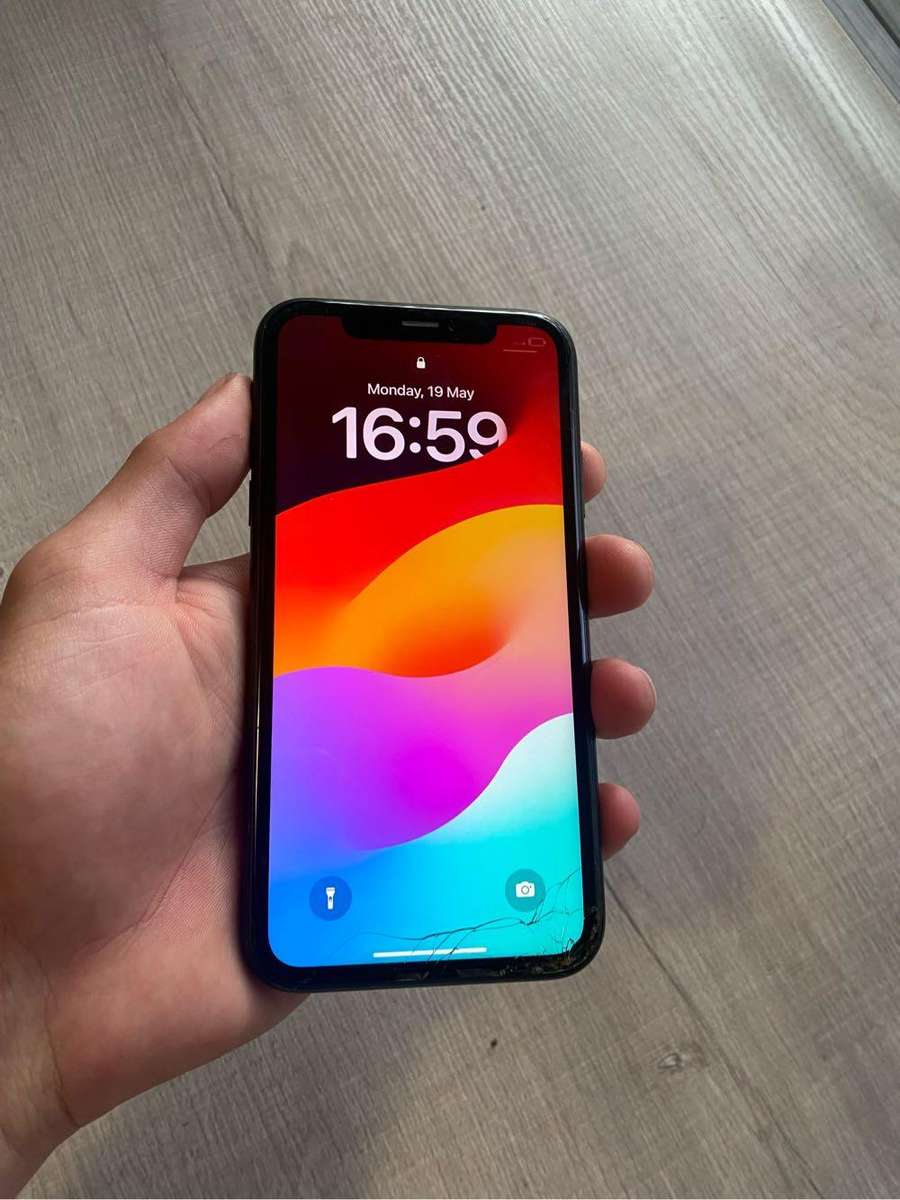 IPHONE XR BLACK 64GB