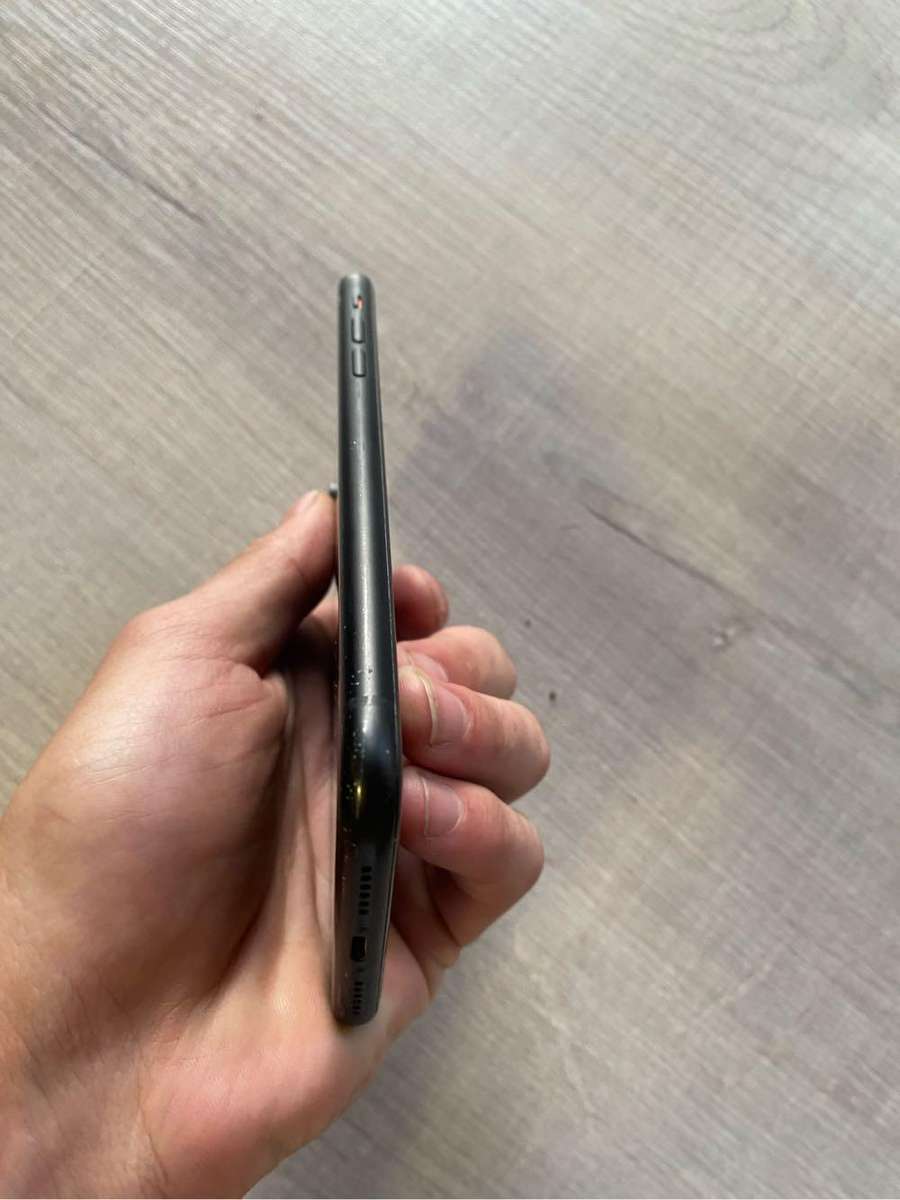 IPHONE XR BLACK 64GB