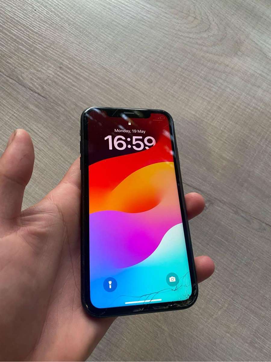 IPHONE XR BLACK 64GB