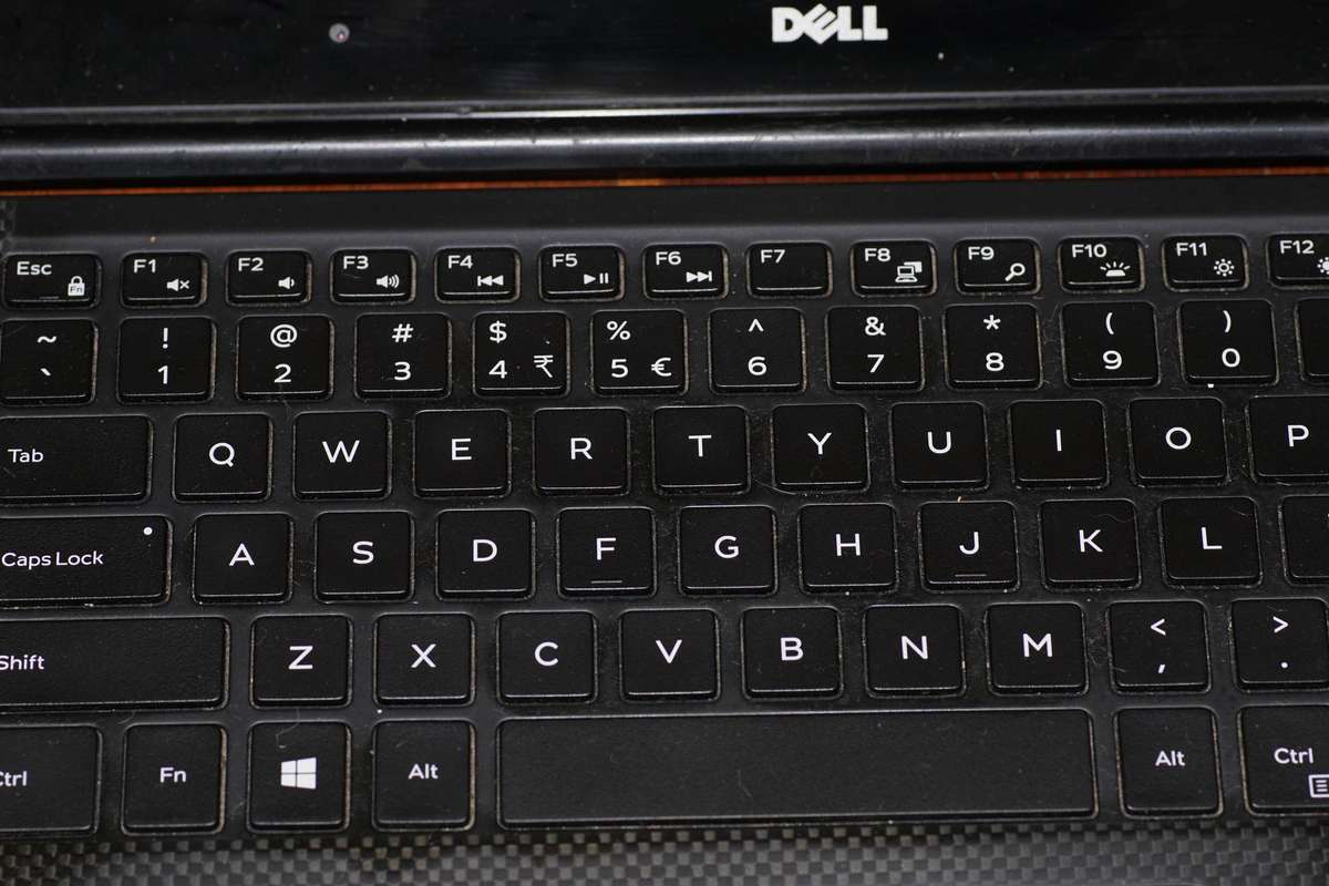 4K Touchscreen Dell Precision 5520 Core i7 7820HQ, 32GB RAM, 512GB NVMe, 4GB NVidia Quadro M1200.