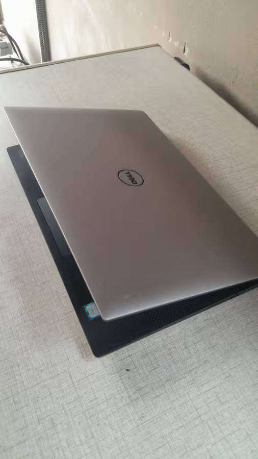 4K Touchscreen Dell Precision 5520 Core i7 7820HQ, 32GB RAM, 512GB NVMe, 4GB NVidia Quadro M1200.