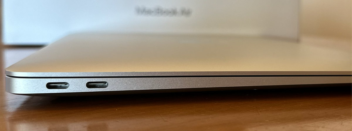 MacBook Air M1 256GB SSD, Silver, Pristine Condition + Thule Case