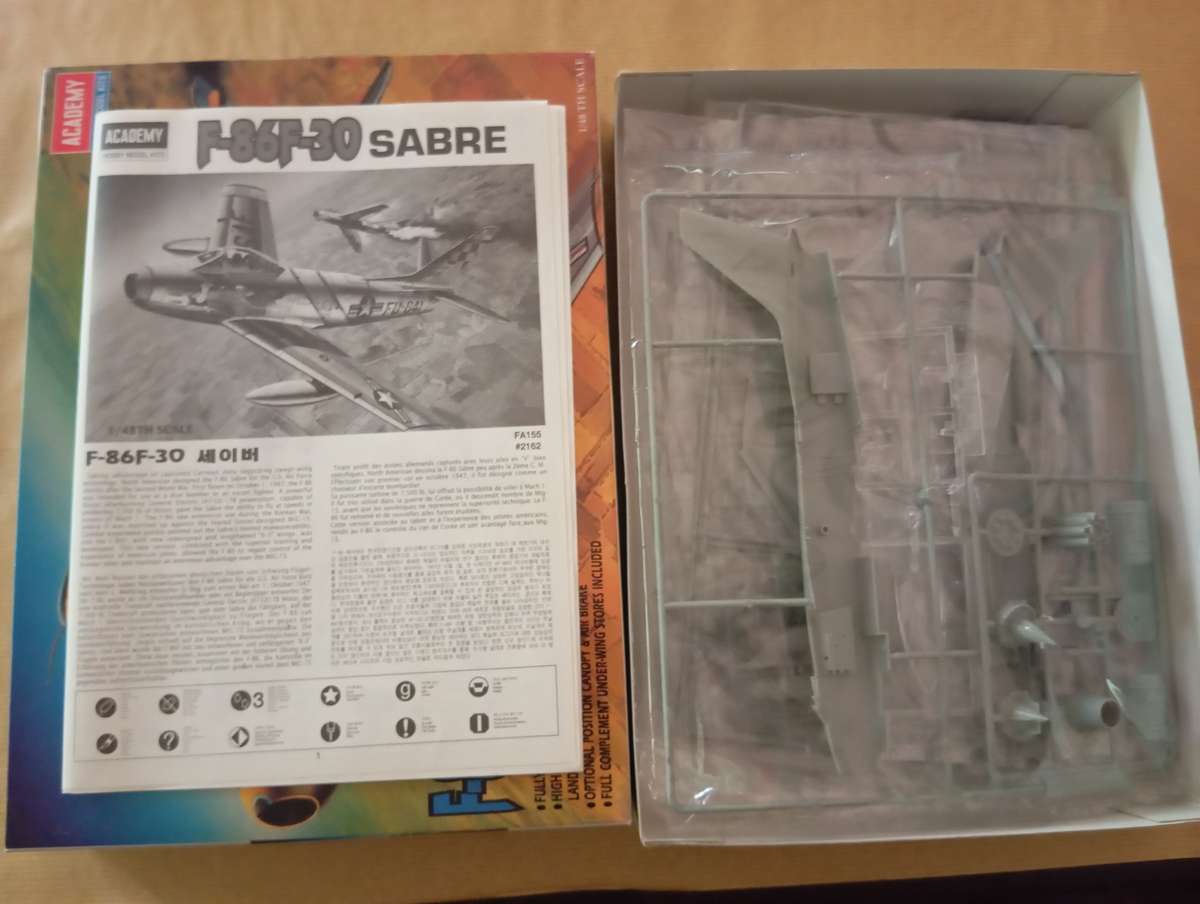 Scaled Model Kit 1:48 - F86F-30 Sabre - Academy