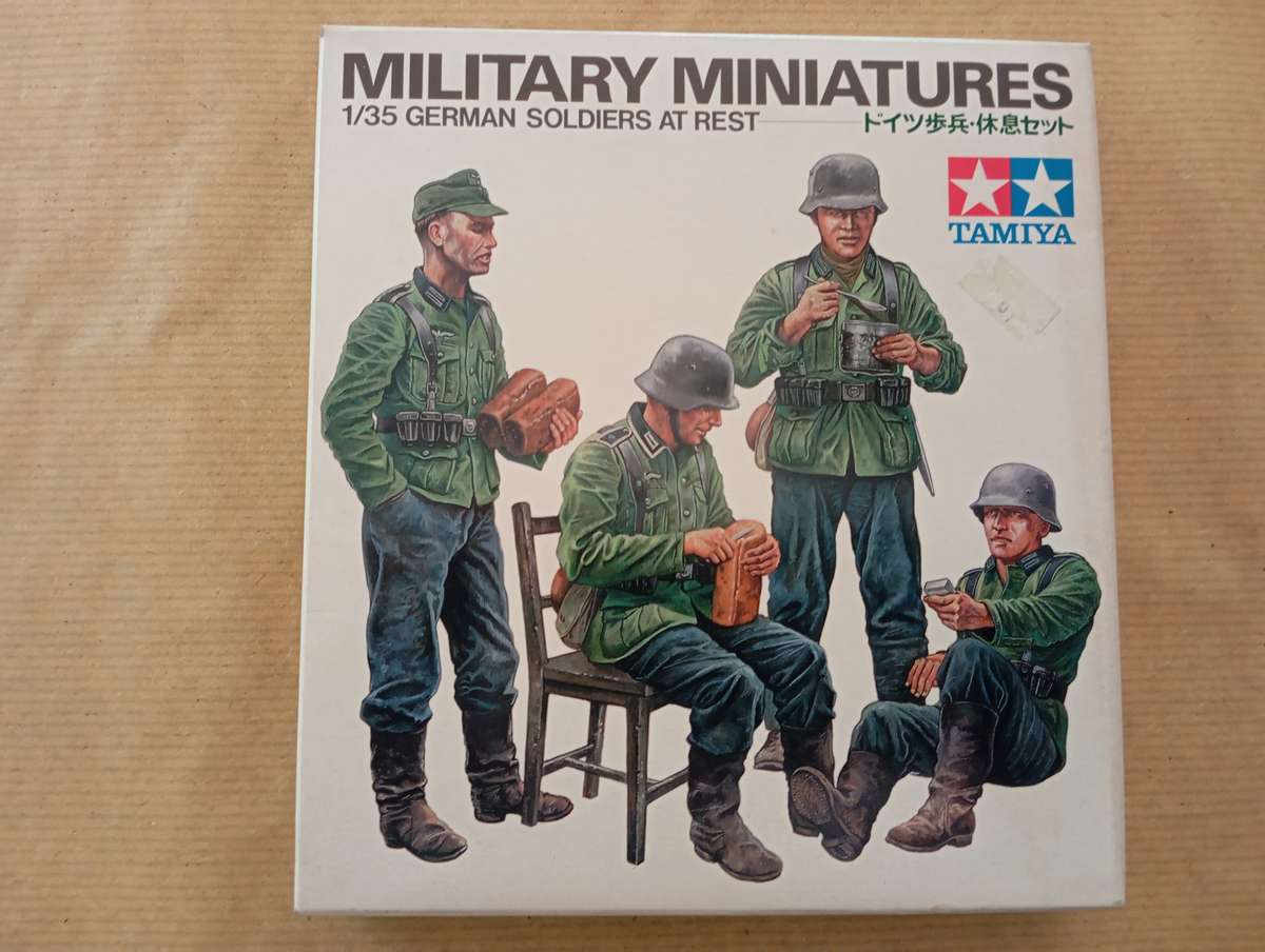 Scale Model Kit 1:35 - German Soldiers at rest - Tamiya