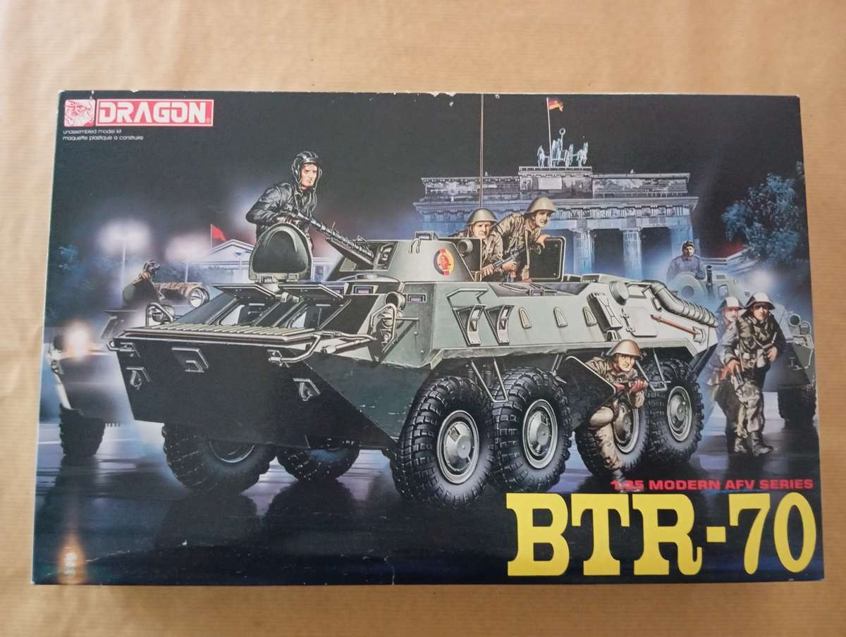 Scale Model Kit 1:35 - BTR-70 - Dragon