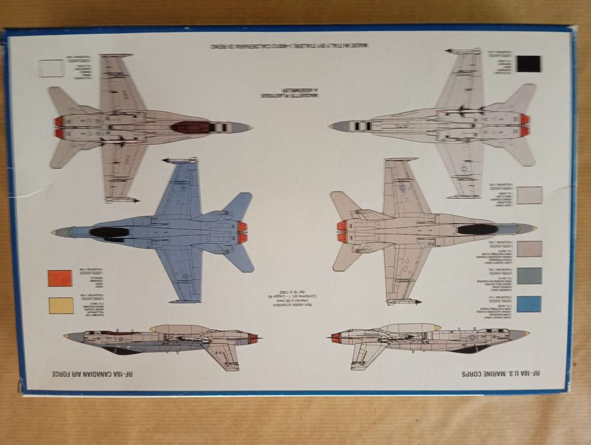 Scaled Model Kit 1:72 - RF-18 Photo Hornet - Italeri