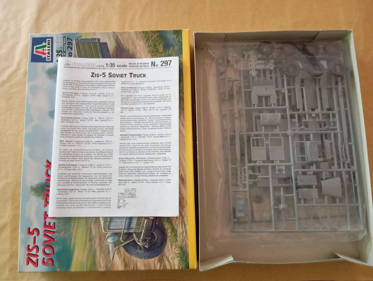 Scaled Model Kit 1:35 - ZIS-5 Soviet Truck - Italeri