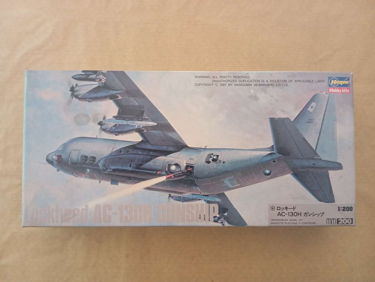 Scale Model Kit 1:200 - Lockhead AC-130H Gunship - Hasegawa