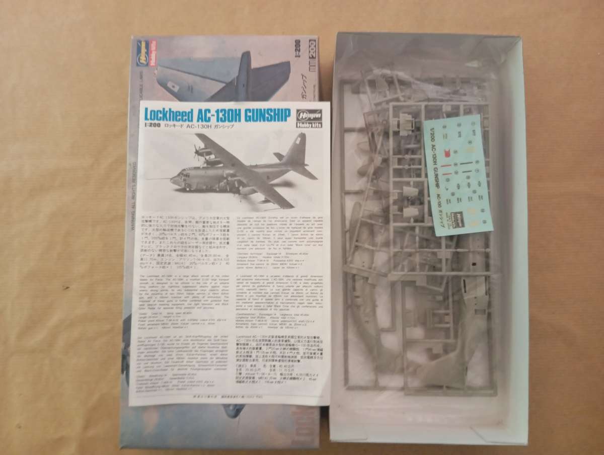 Scale Model Kit 1:200 - Lockhead AC-130H Gunship - Hasegawa