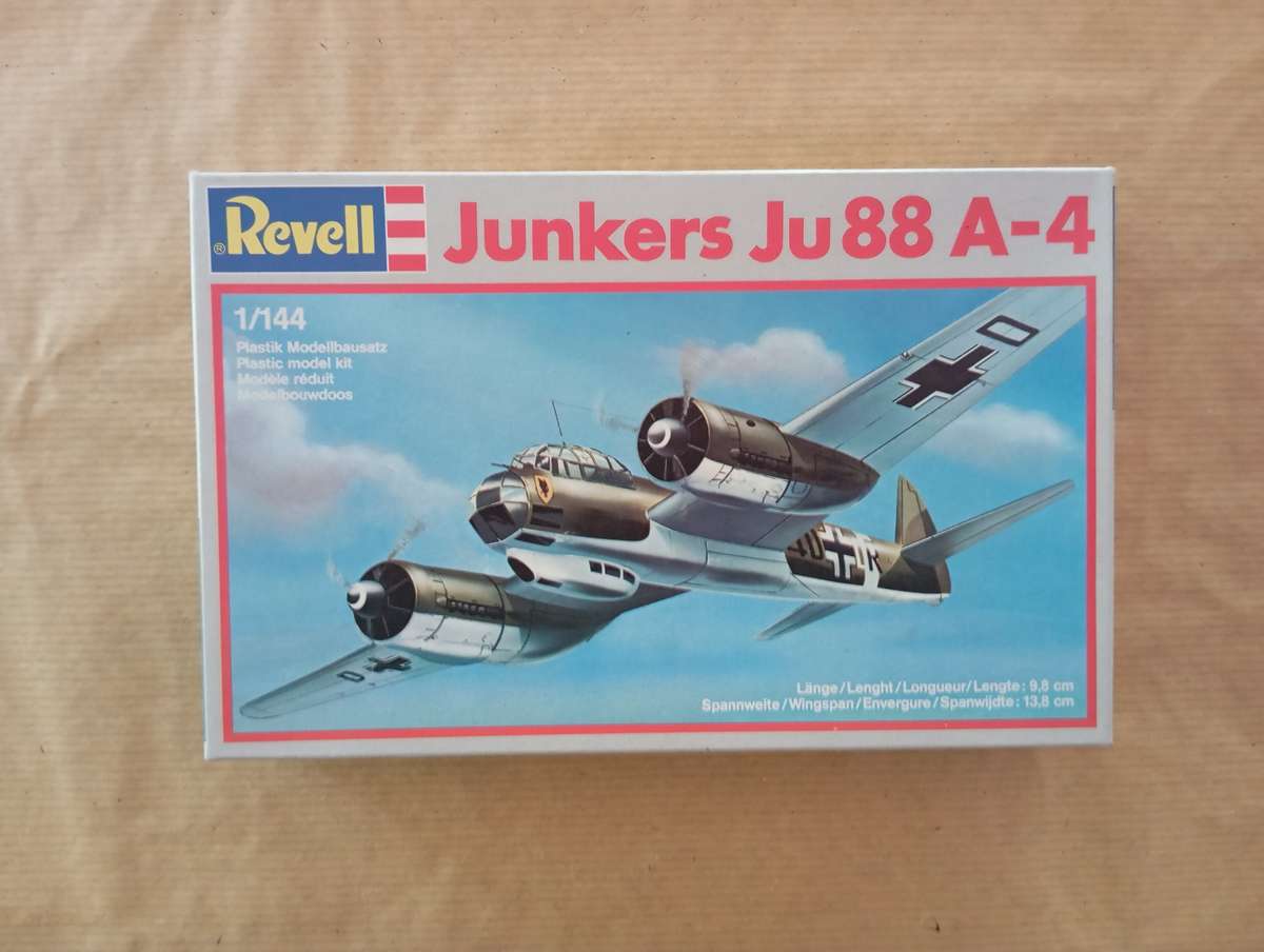 Scaled Model Kit 1:144 - Junkers JU-88 A-4 - Revell