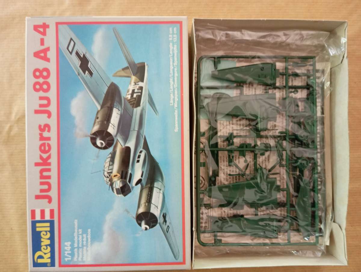 Scaled Model Kit 1:144 - Junkers JU-88 A-4 - Revell