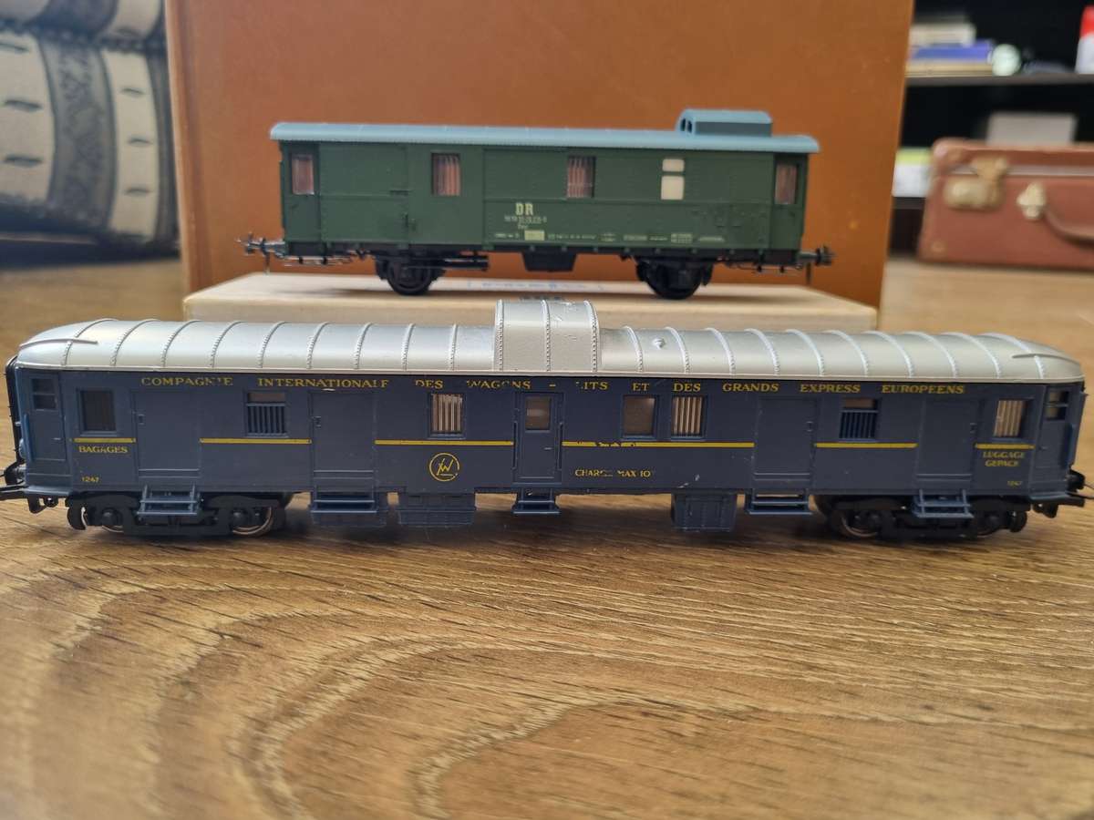 BAGGAGE CAR with red tail lights (JOUEF) and BAGGAGE /GUARDS VAN (PREFO /PIKO) - H0 SCALE