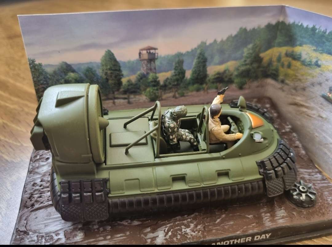 James BOND 007 MEMORABILIA.