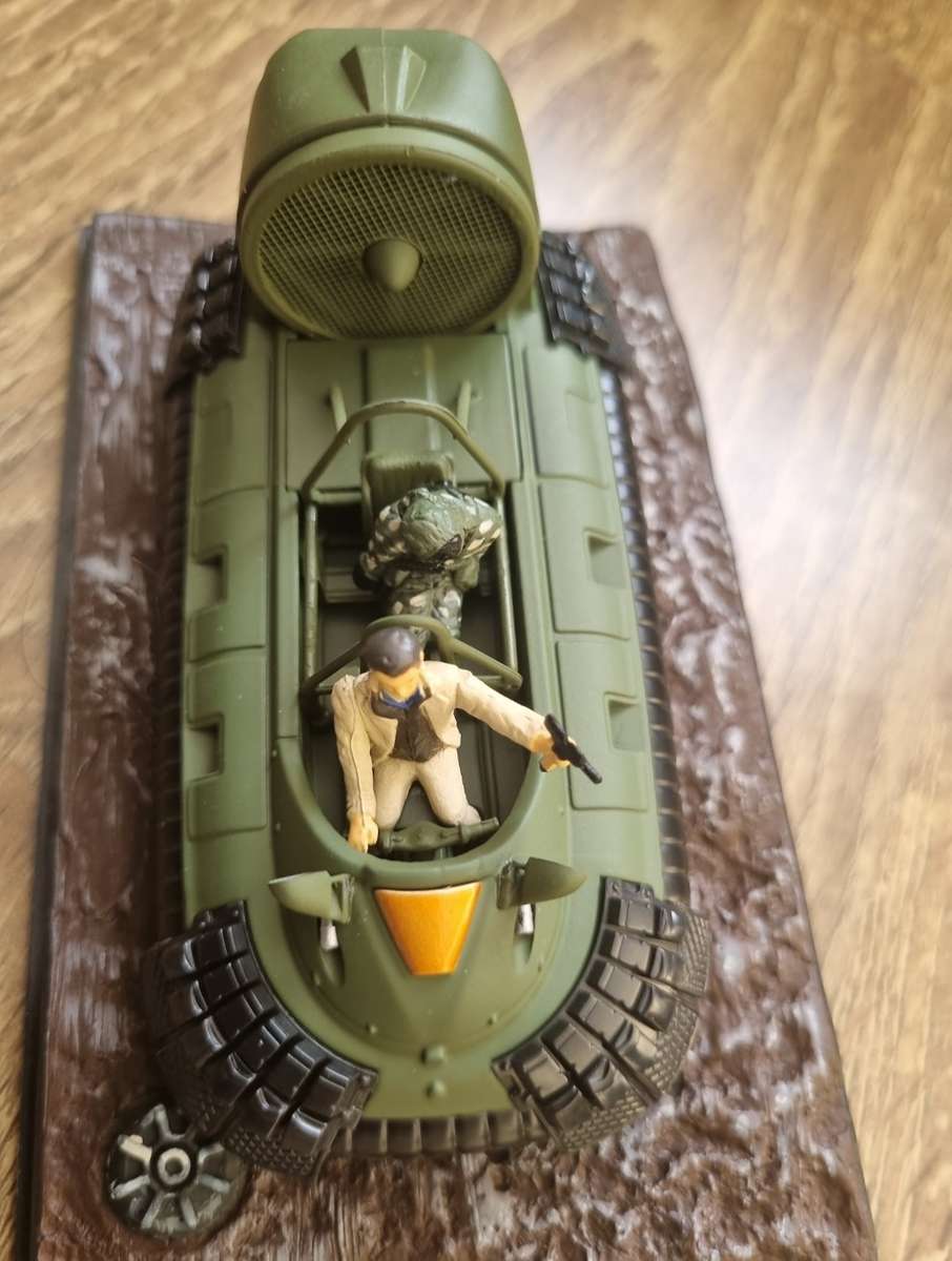 James BOND 007 MEMORABILIA.