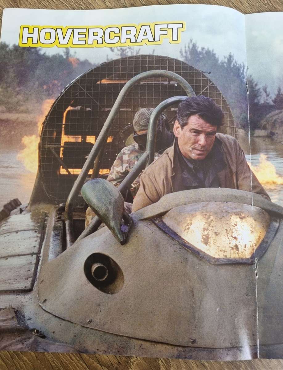 James BOND 007 MEMORABILIA.