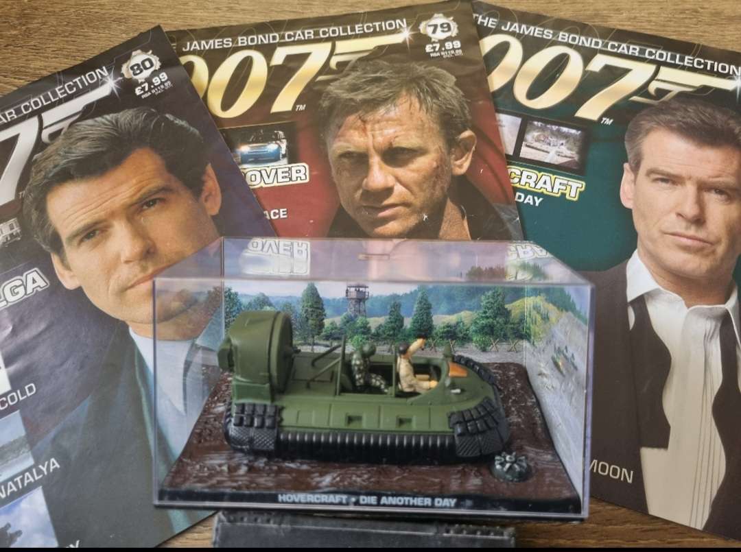 James BOND 007 MEMORABILIA.