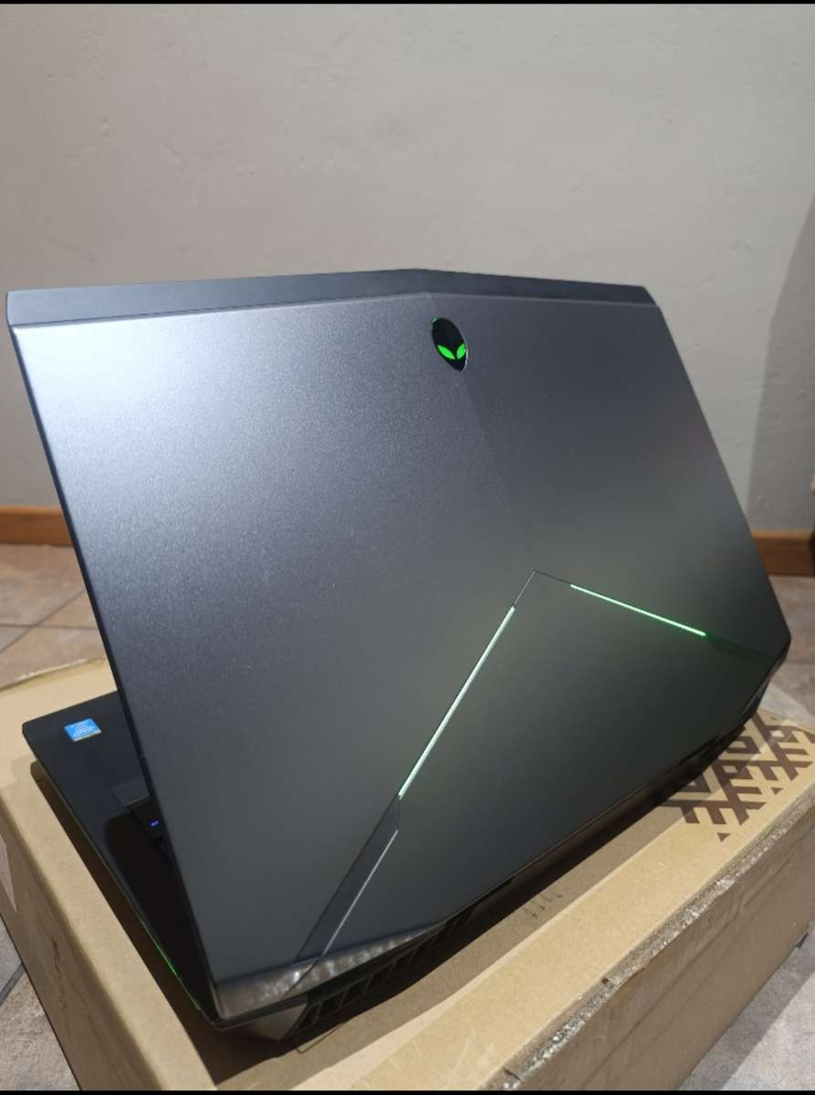 Dell Alienware A17-0585 Gaming Laptop