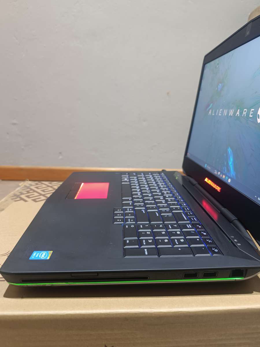Dell Alienware A17-0585 Gaming Laptop