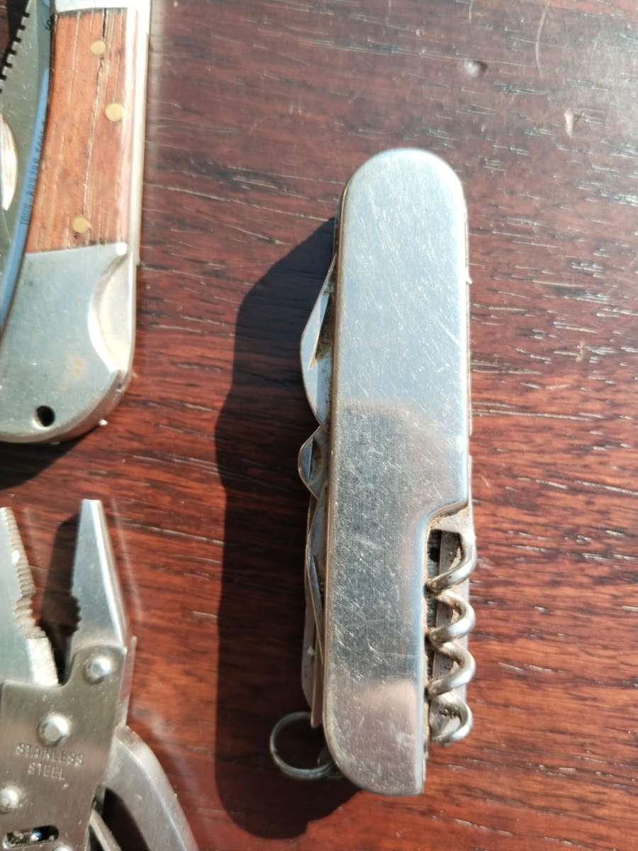 Collectors selection of pocket knives