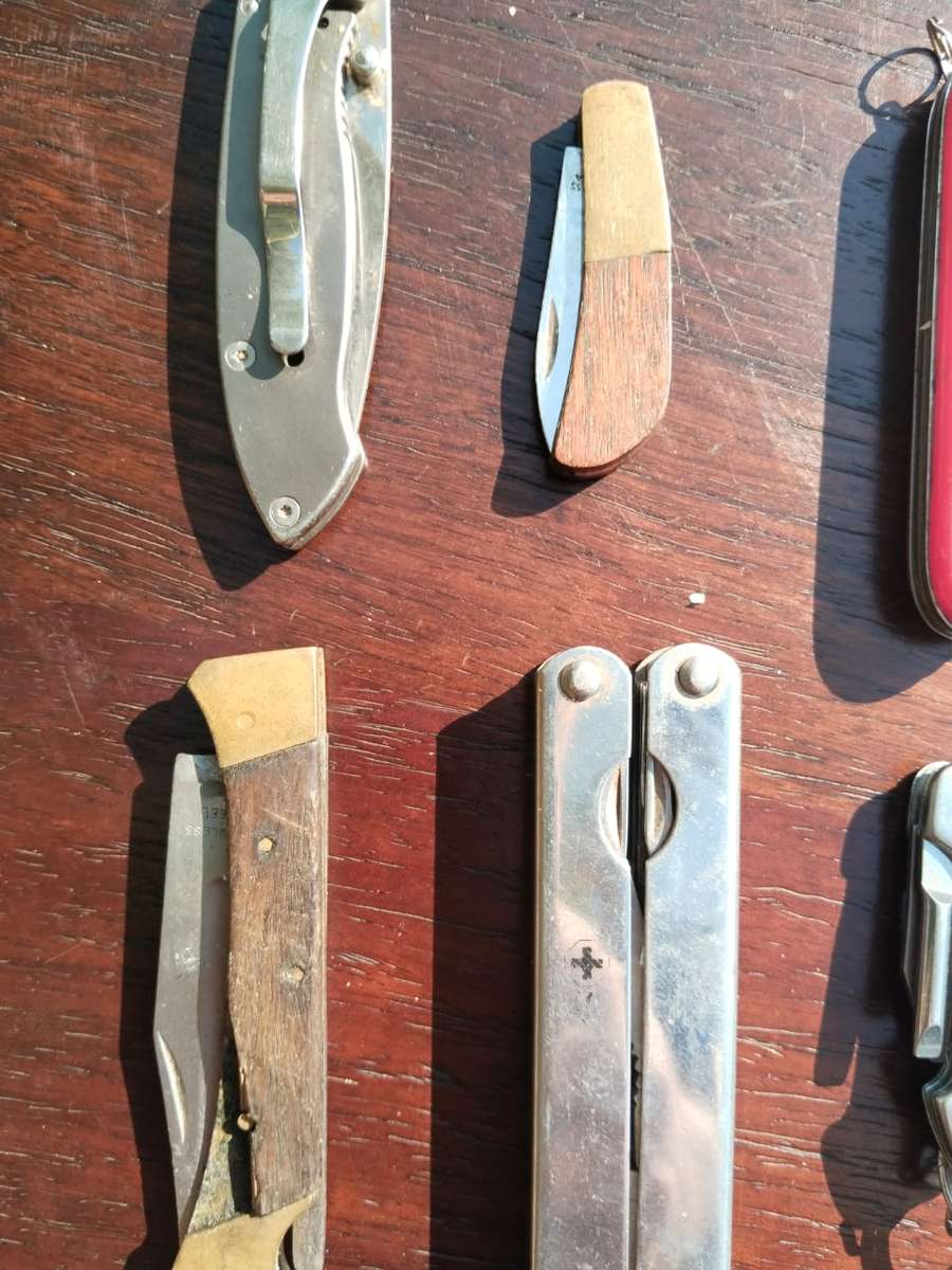 Collectors selection of pocket knives