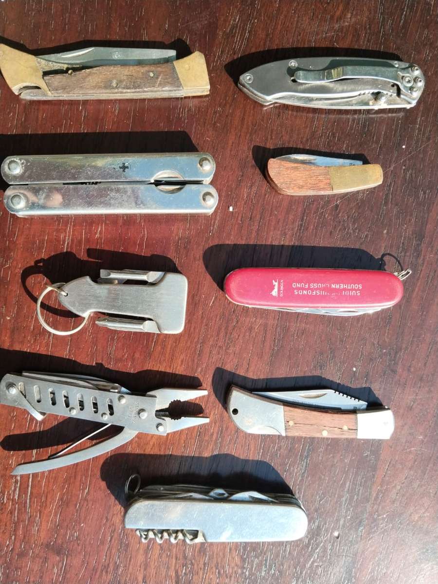 Collectors selection of pocket knives