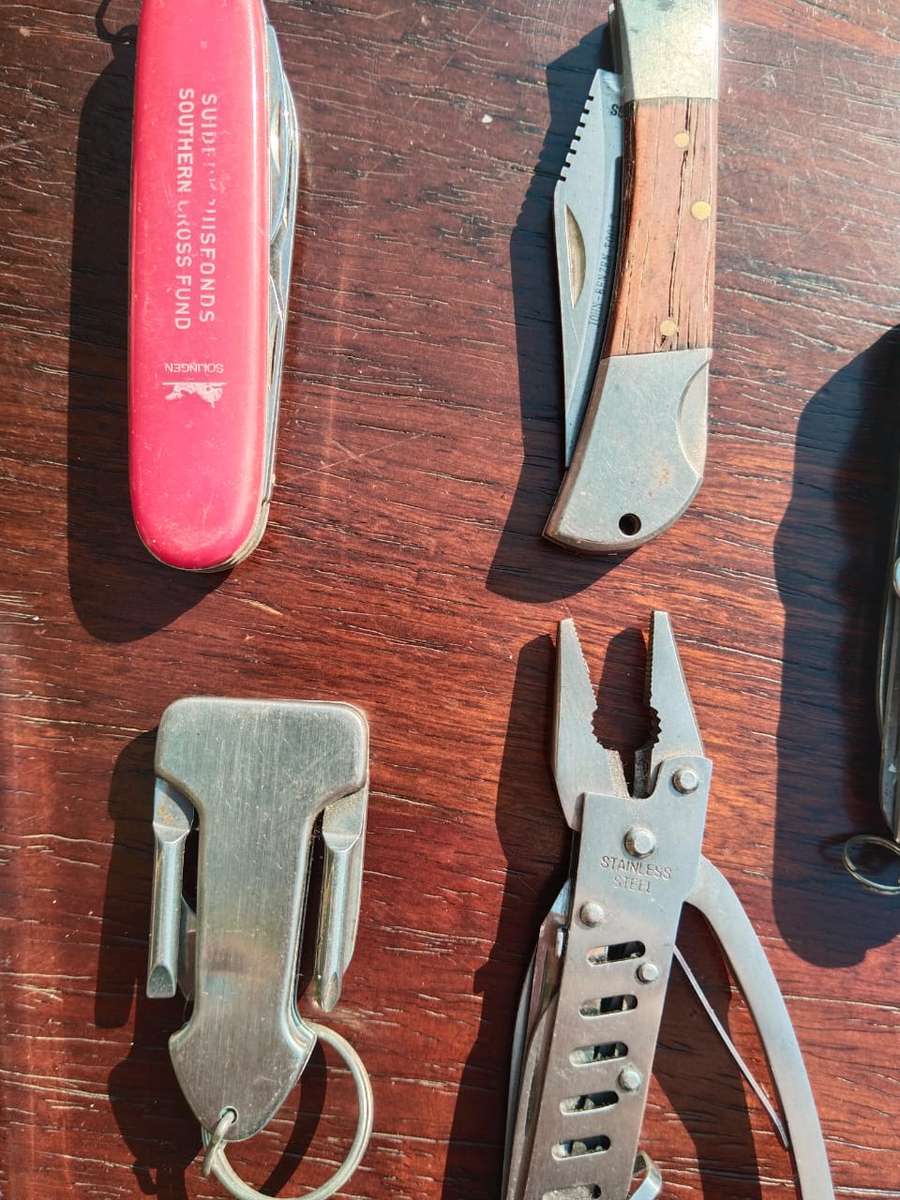 Collectors selection of pocket knives