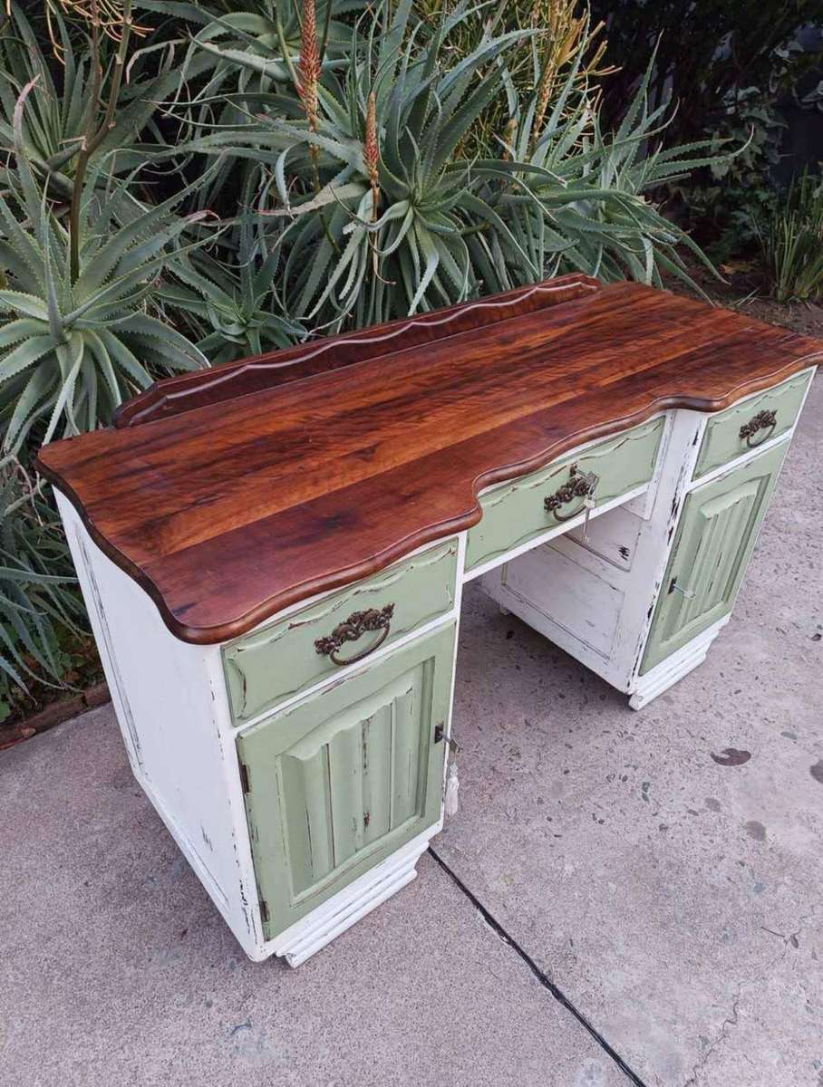 Finished dressing table