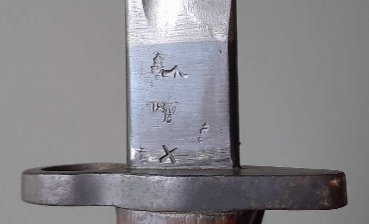 WW1 1915 Pattern 1907 Sword Bayonet By Wilkinson Sword With Leather Scabbard.