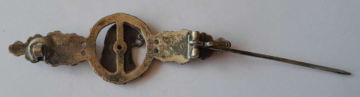 "Reserved". WW2 German Luftwaffe Silver Grade Reconnaissance Squadron Clasp Badge.