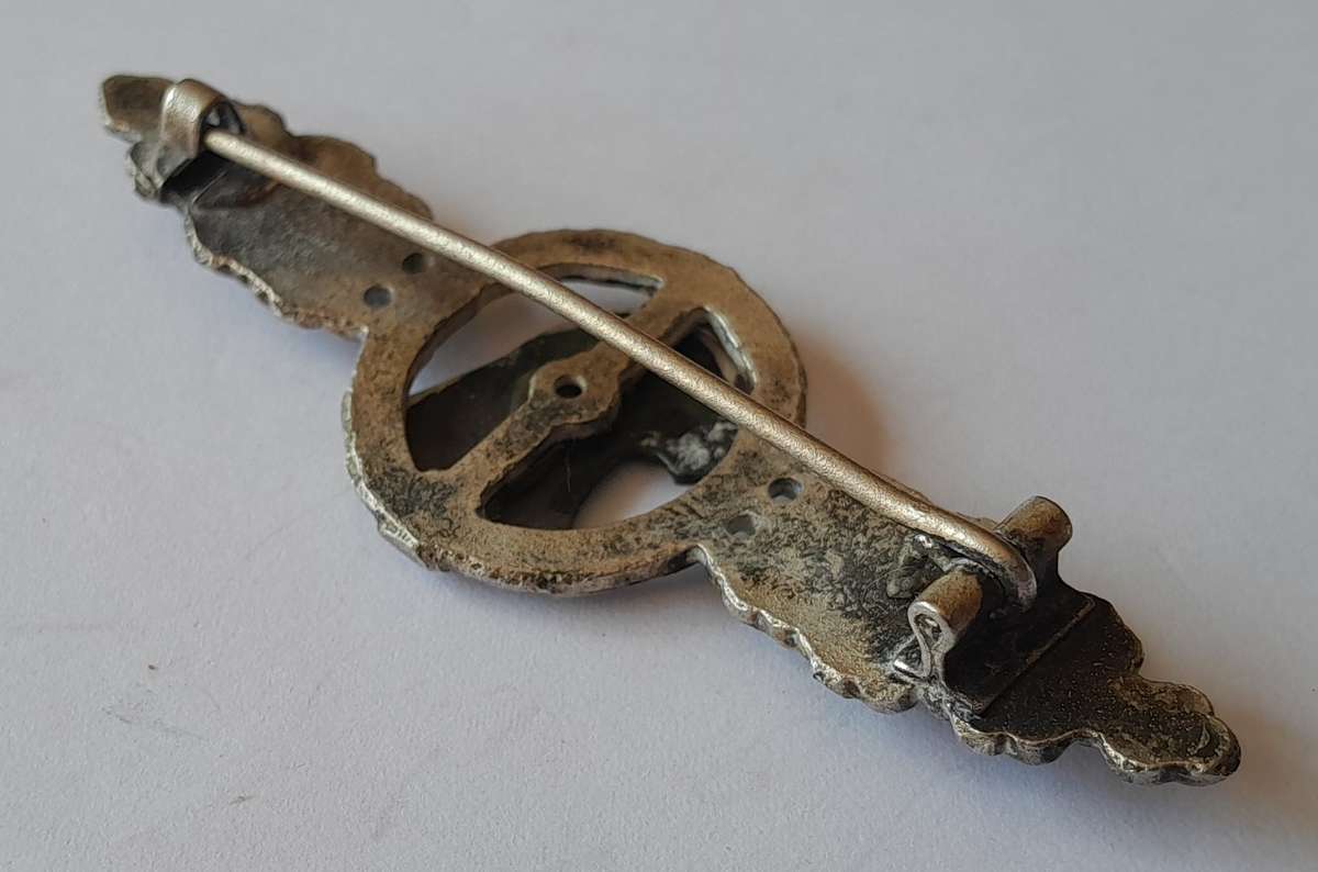 "Reserved". WW2 German Luftwaffe Silver Grade Reconnaissance Squadron Clasp Badge.