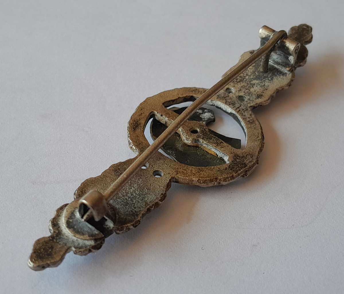 "Reserved". WW2 German Luftwaffe Silver Grade Reconnaissance Squadron Clasp Badge.