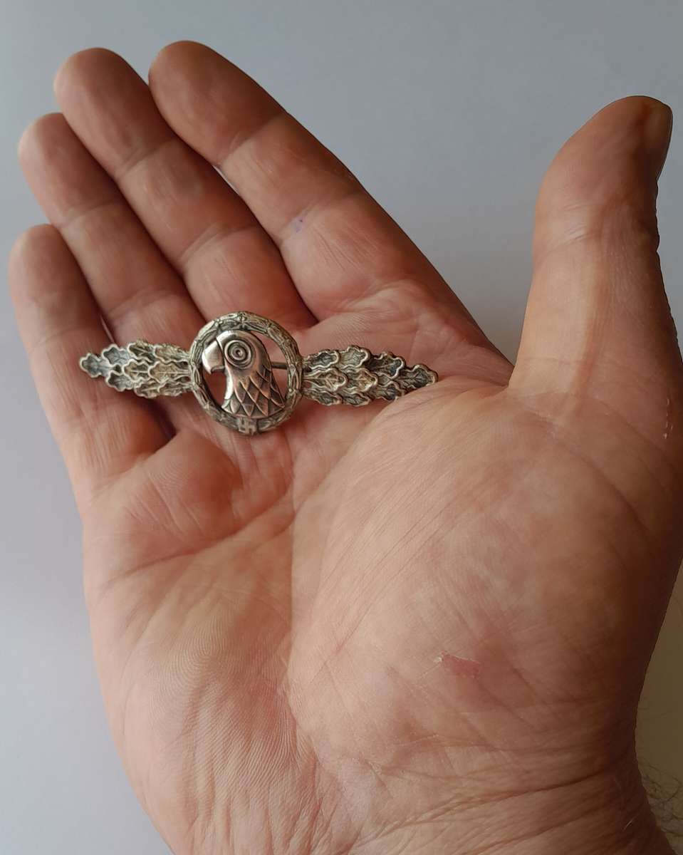 "Reserved". WW2 German Luftwaffe Silver Grade Reconnaissance Squadron Clasp Badge.