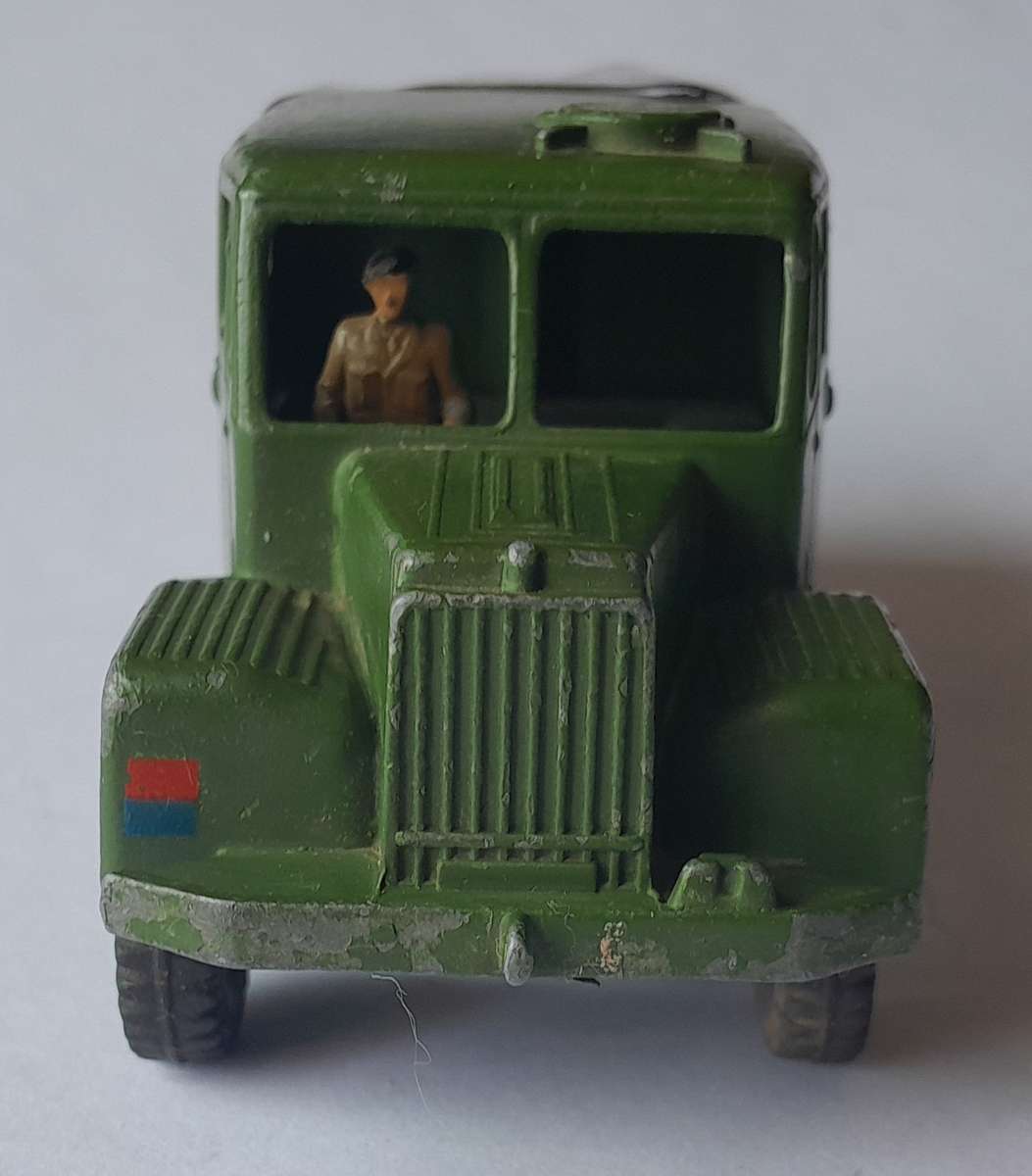 Dinky Toys 689 Medium Artillery Tractor In Original Box. 13.5cm.