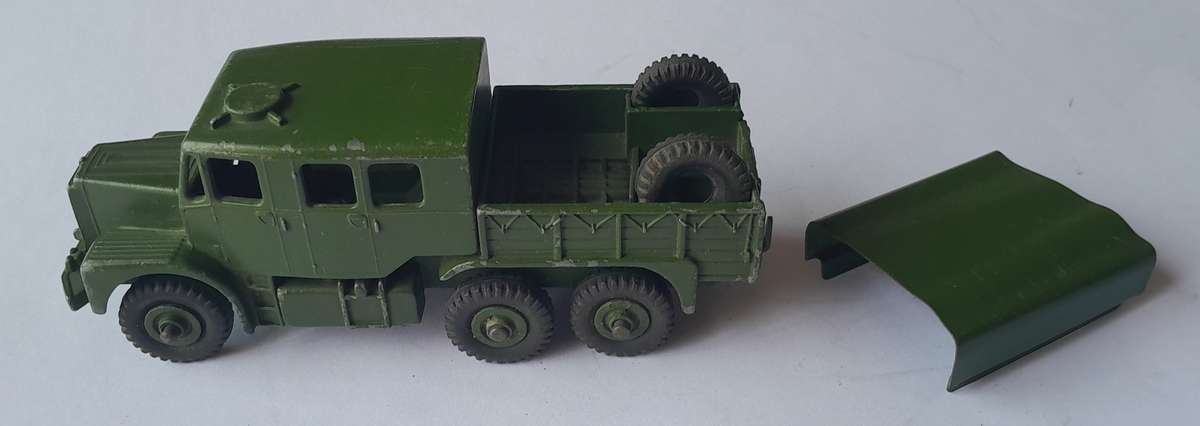 Dinky Toys 689 Medium Artillery Tractor In Original Box. 13.5cm.